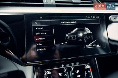Позашляховик / Кросовер Audi e-tron 2021 в 
