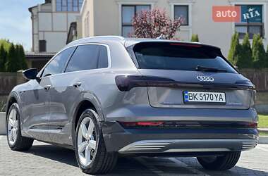 Позашляховик / Кросовер Audi e-tron 2019 в 