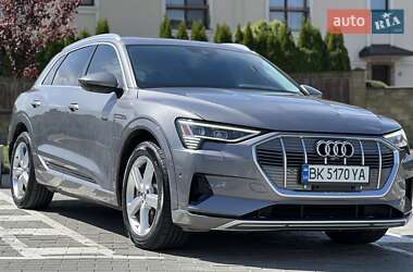 Позашляховик / Кросовер Audi e-tron 2019 в 