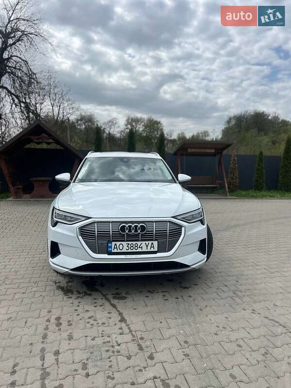 Внедорожник / Кроссовер Audi e-tron 2022 в Иршаве