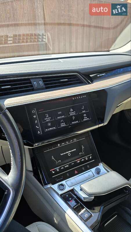 Внедорожник / Кроссовер Audi e-tron 2022 в Иршаве