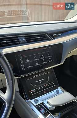 Внедорожник / Кроссовер Audi e-tron 2022 в 