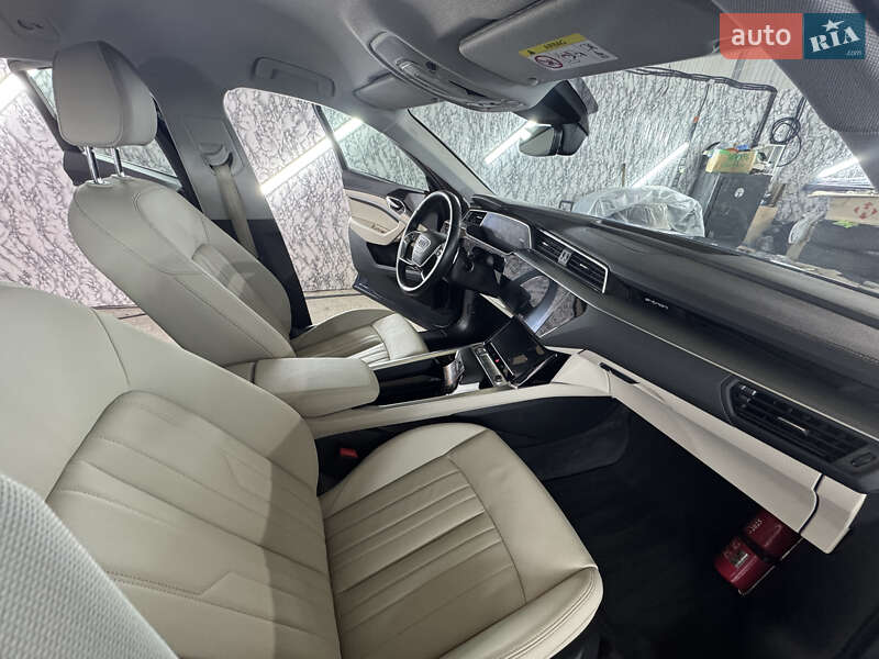 Внедорожник / Кроссовер Audi e-tron 2019 в Львове