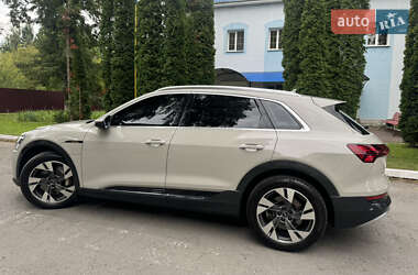 Позашляховик / Кросовер Audi e-tron 2021 в 