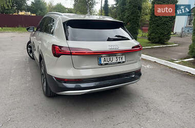 Позашляховик / Кросовер Audi e-tron 2021 в 