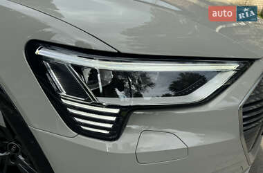 Позашляховик / Кросовер Audi e-tron 2021 в 
