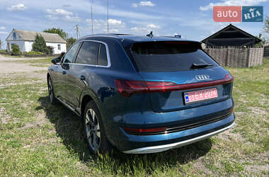 Внедорожник / Кроссовер Audi e-tron 2020 в 