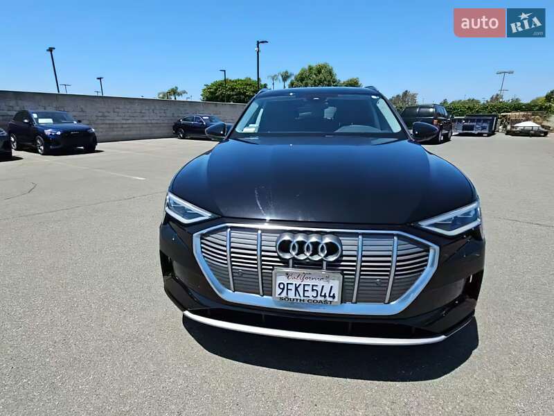 Позашляховик / Кросовер Audi e-tron 2023 в Тернополі