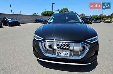 Внедорожник / Кроссовер Audi e-tron 2023 в 