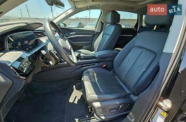 Внедорожник / Кроссовер Audi e-tron 2023 в 
