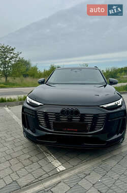 Позашляховик / Кросовер Audi e-tron 2024 в 
