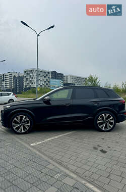 Позашляховик / Кросовер Audi e-tron 2024 в 