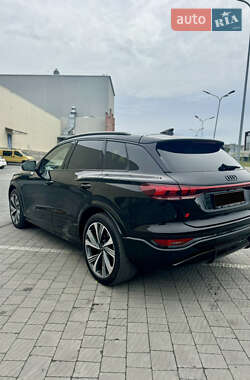 Позашляховик / Кросовер Audi e-tron 2024 в 