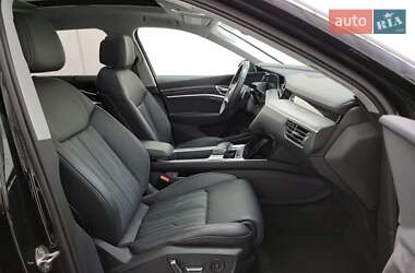 Внедорожник / Кроссовер Audi e-tron 2020 в 