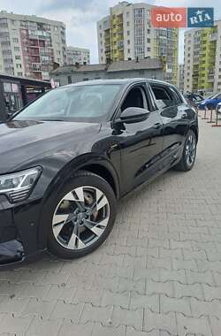 Внедорожник / Кроссовер Audi e-tron 2019 в 