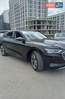 Внедорожник / Кроссовер Audi e-tron 2019 в 