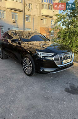 Внедорожник / Кроссовер Audi e-tron 2019 в 