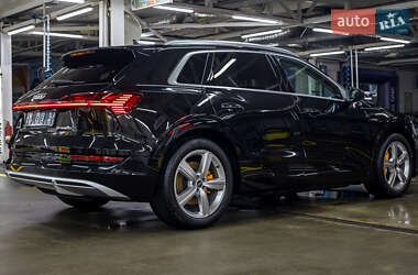 Внедорожник / Кроссовер Audi e-tron 2023 в 