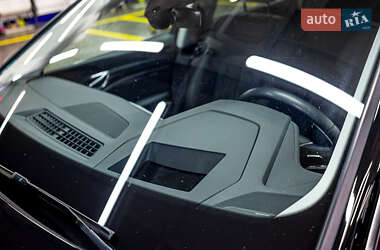 Внедорожник / Кроссовер Audi e-tron 2023 в 
