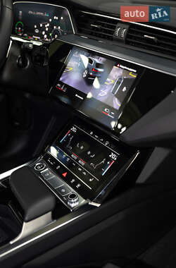 Внедорожник / Кроссовер Audi e-tron 2023 в 