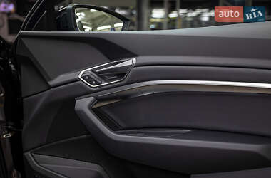 Внедорожник / Кроссовер Audi e-tron 2023 в 
