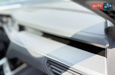 Внедорожник / Кроссовер Audi e-tron 2020 в 