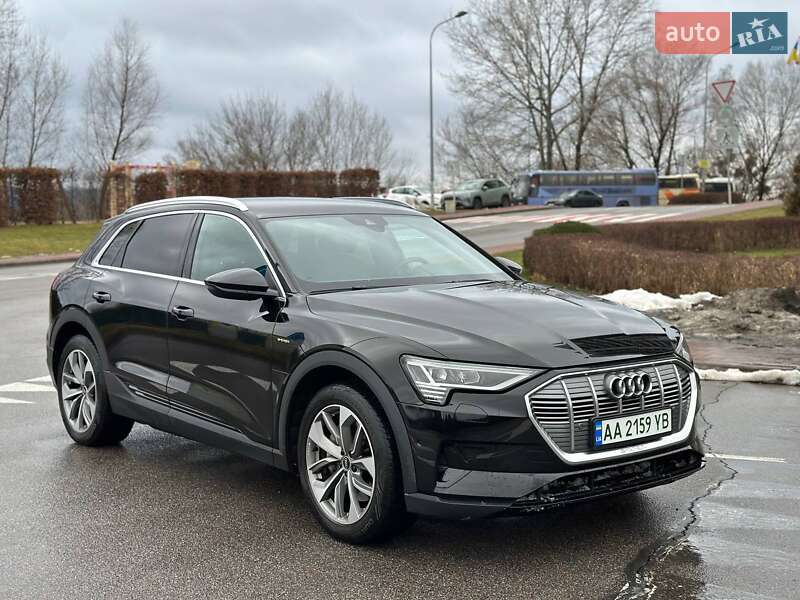 Внедорожник / Кроссовер Audi e-tron 2021 в 