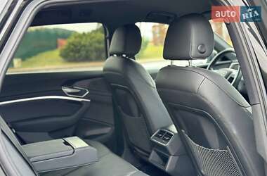 Внедорожник / Кроссовер Audi e-tron 2021 в 
