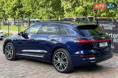 Внедорожник / Кроссовер Audi e-tron 2021 в 