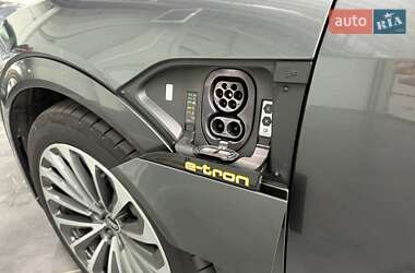 Внедорожник / Кроссовер Audi e-tron 2021 в 