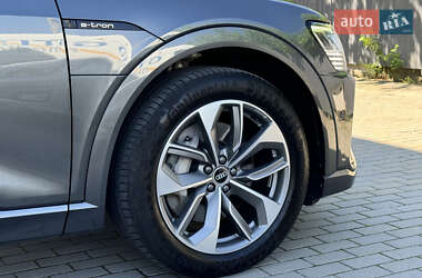 Внедорожник / Кроссовер Audi e-tron 2021 в 