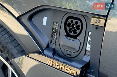 Внедорожник / Кроссовер Audi e-tron 2021 в 