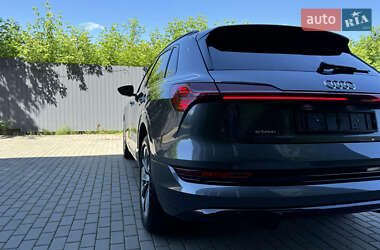 Внедорожник / Кроссовер Audi e-tron 2021 в 