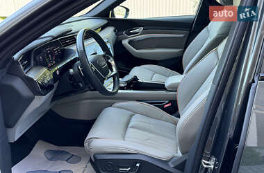 Внедорожник / Кроссовер Audi e-tron 2021 в 