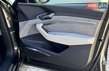 Внедорожник / Кроссовер Audi e-tron 2021 в 