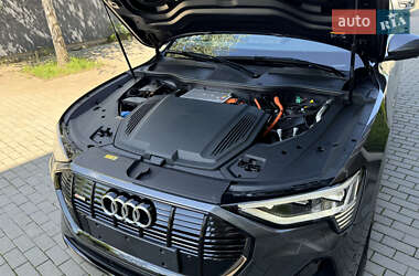 Внедорожник / Кроссовер Audi e-tron 2021 в 