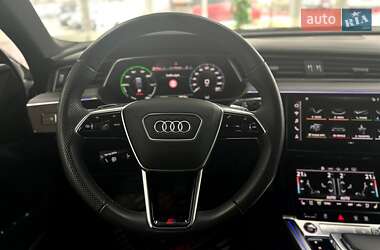 Позашляховик / Кросовер Audi e-tron 2022 в 