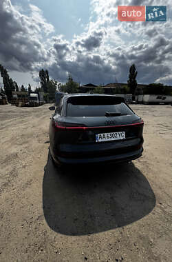 Внедорожник / Кроссовер Audi e-tron 2023 в 