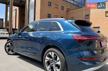 Внедорожник / Кроссовер Audi e-tron 2020 в 