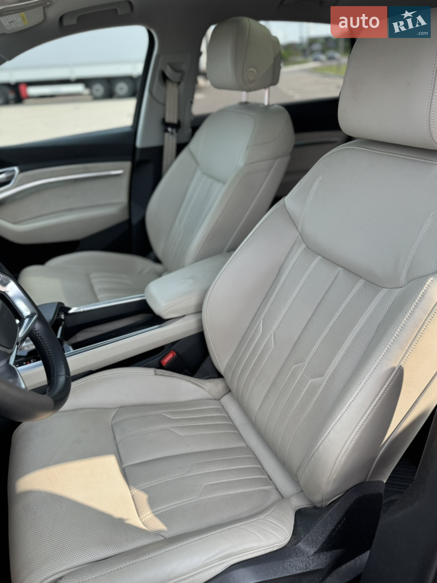 2019 Audi e-tron - мініатюра 12