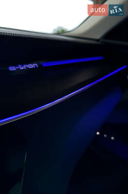 Внедорожник / Кроссовер Audi e-tron 2019 в 