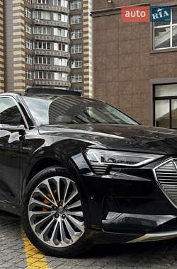 Внедорожник / Кроссовер Audi e-tron 2020 в 