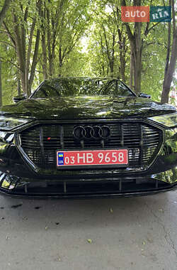 Позашляховик / Кросовер Audi e-tron 2020 в 
