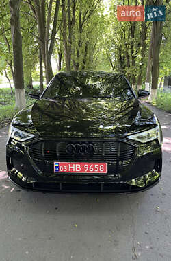Позашляховик / Кросовер Audi e-tron 2020 в 