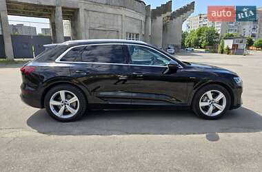 Внедорожник / Кроссовер Audi e-tron 2020 в 