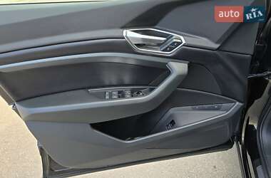 Внедорожник / Кроссовер Audi e-tron 2020 в 