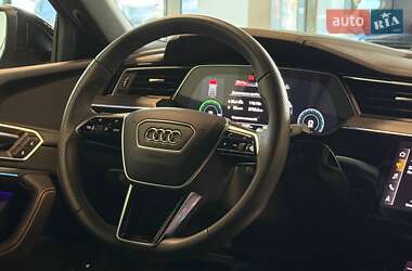 Внедорожник / Кроссовер Audi e-tron 2022 в 