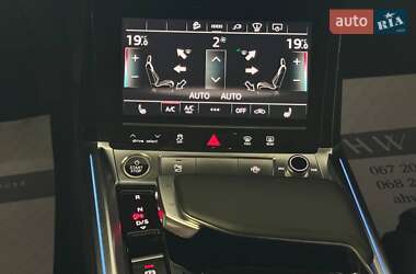 Внедорожник / Кроссовер Audi e-tron 2022 в 