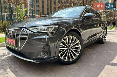 Внедорожник / Кроссовер Audi e-tron 2021 в 