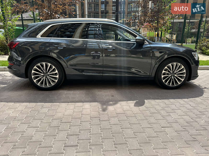 Внедорожник / Кроссовер Audi e-tron 2021 в Киеве